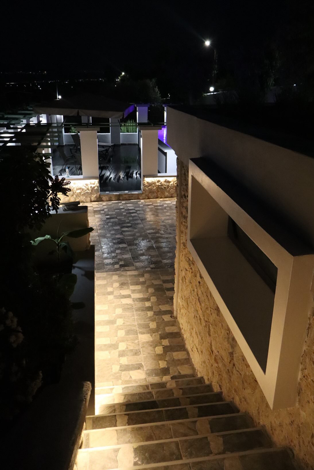 The Oasis Pool Suite (100)