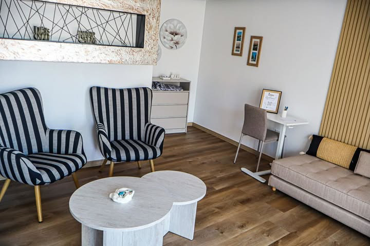 The Oasis Pool Suite (100)