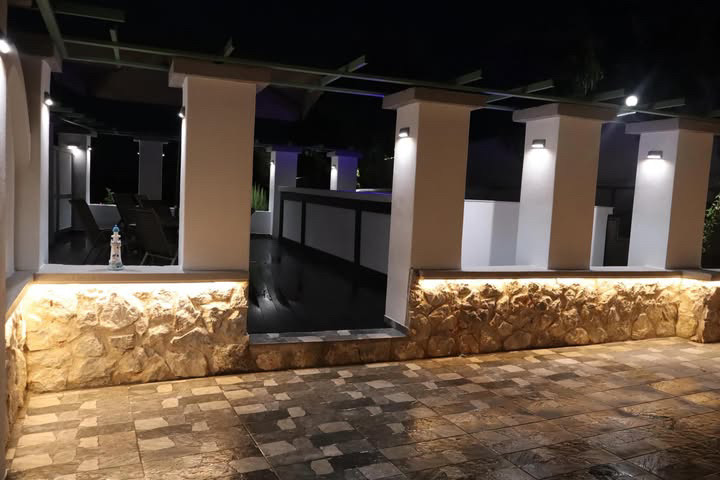 The Oasis Pool Suite (100)