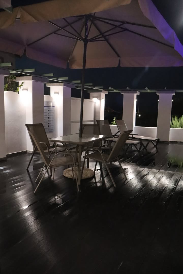 The Oasis Pool Suite (100)